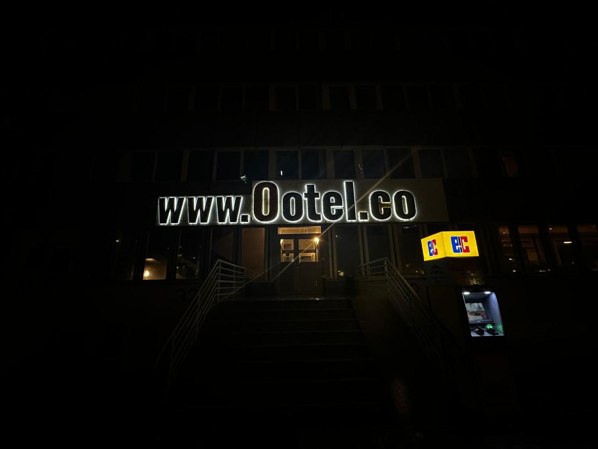 Ootel.Com, Berlin